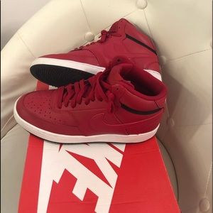 Nike sneakers women’s 8.5